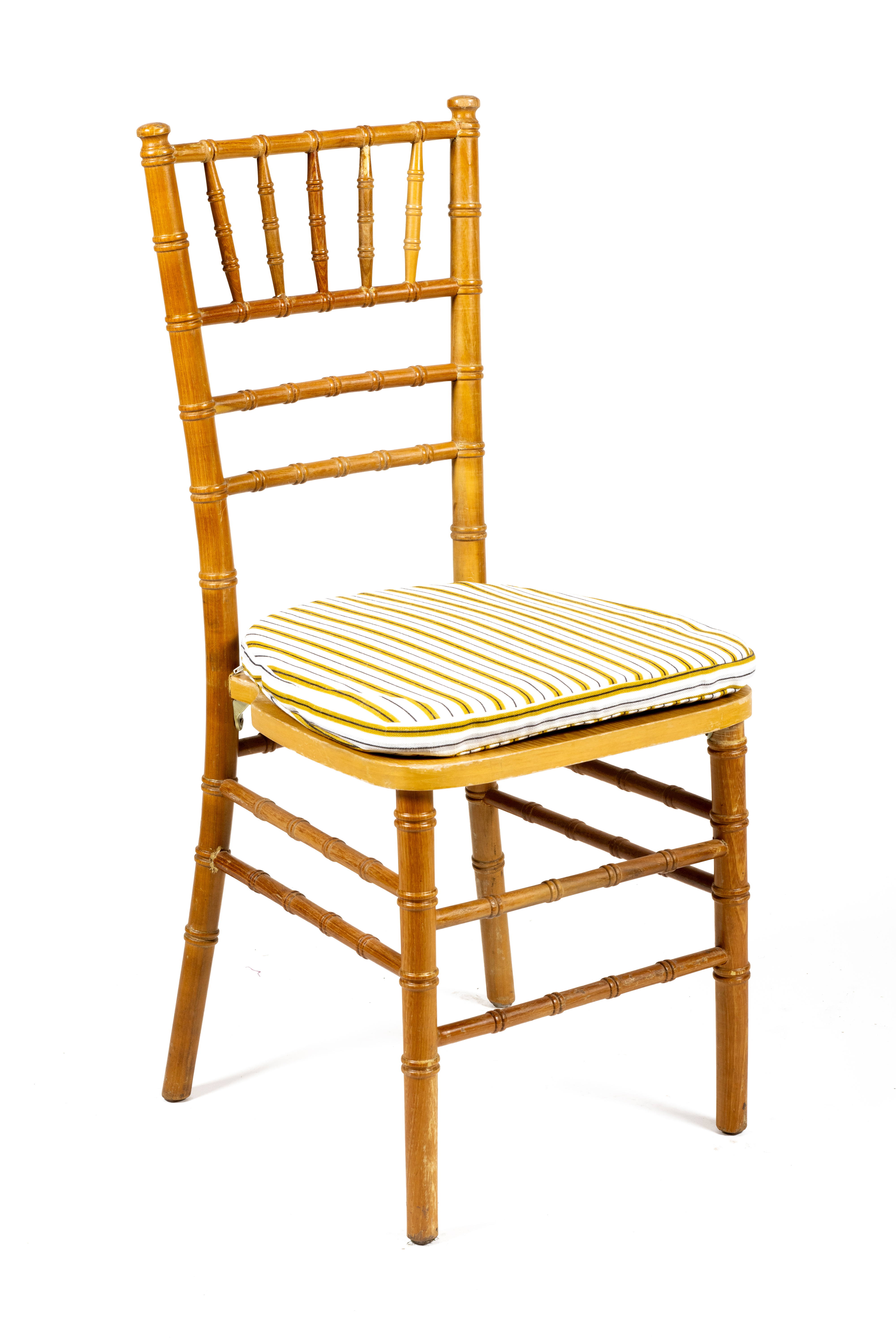 Cojin amarillo tiff madera natural